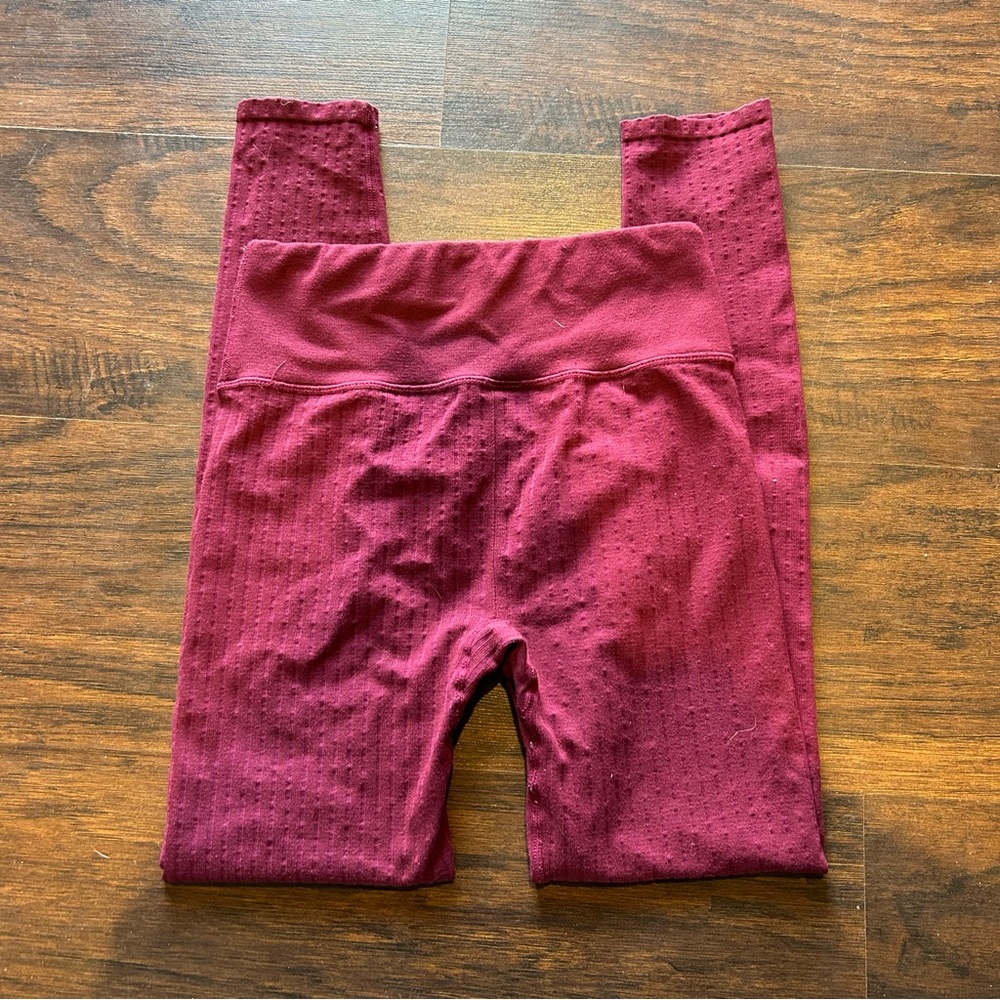 [Fabletics] Ribbed Wine Colored Leggings - Picture 6 of 7